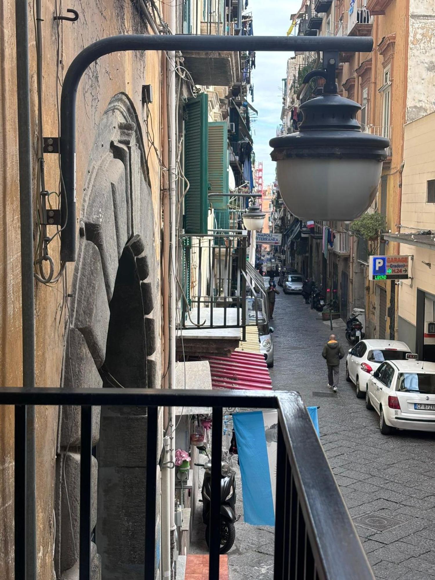 Ai 13 Gradoni Di Chiaia Bed & Breakfast Napoli Dış mekan fotoğraf