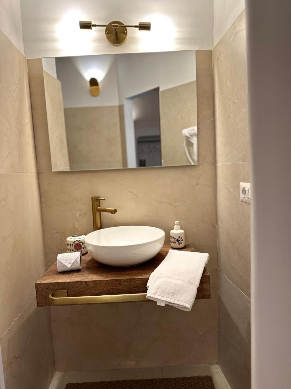 Ai 13 Gradoni Di Chiaia Bed & Breakfast Napoli Dış mekan fotoğraf